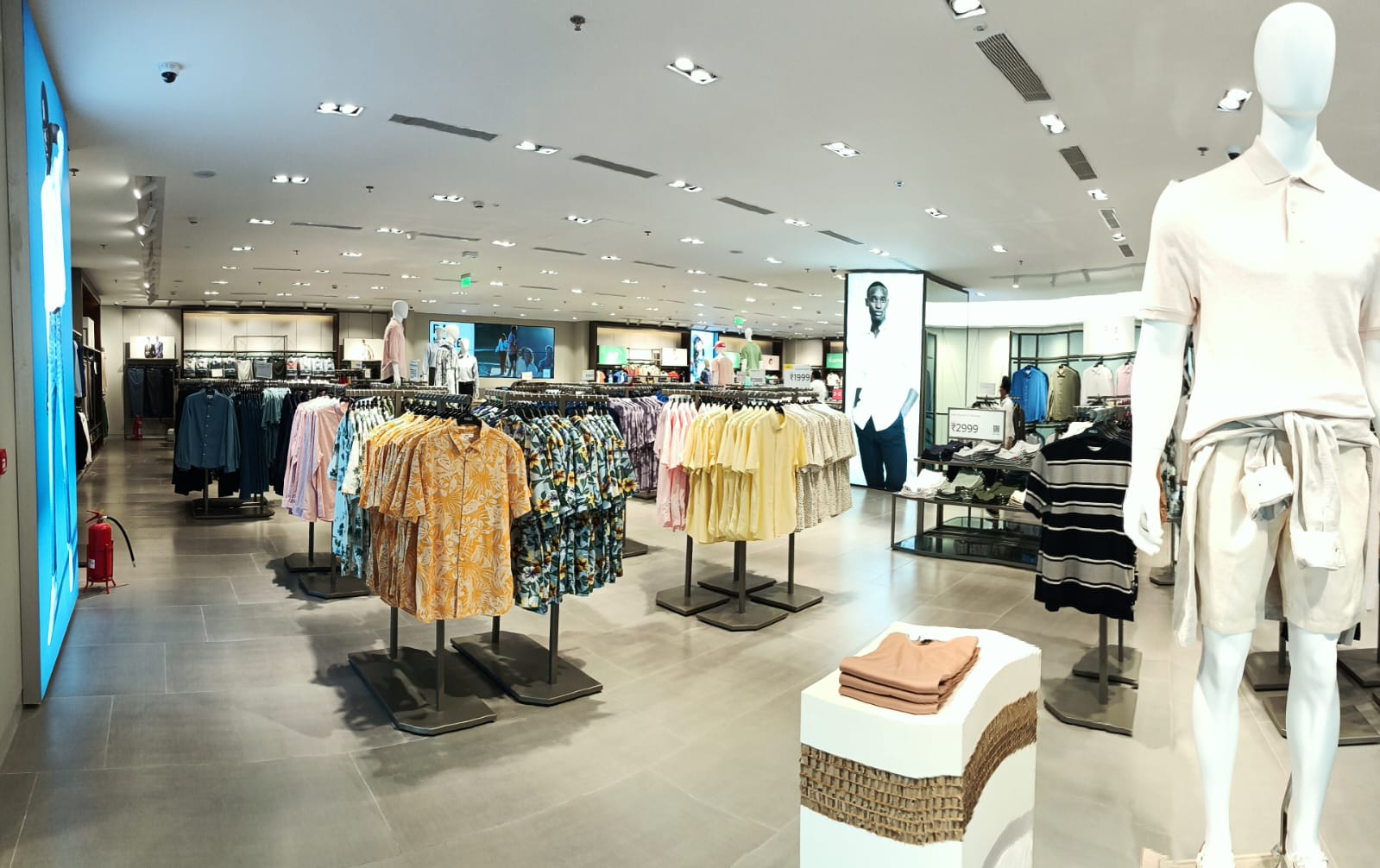 Marks & Spencer retail store exterior project by Chaudhary Enterprises (26)