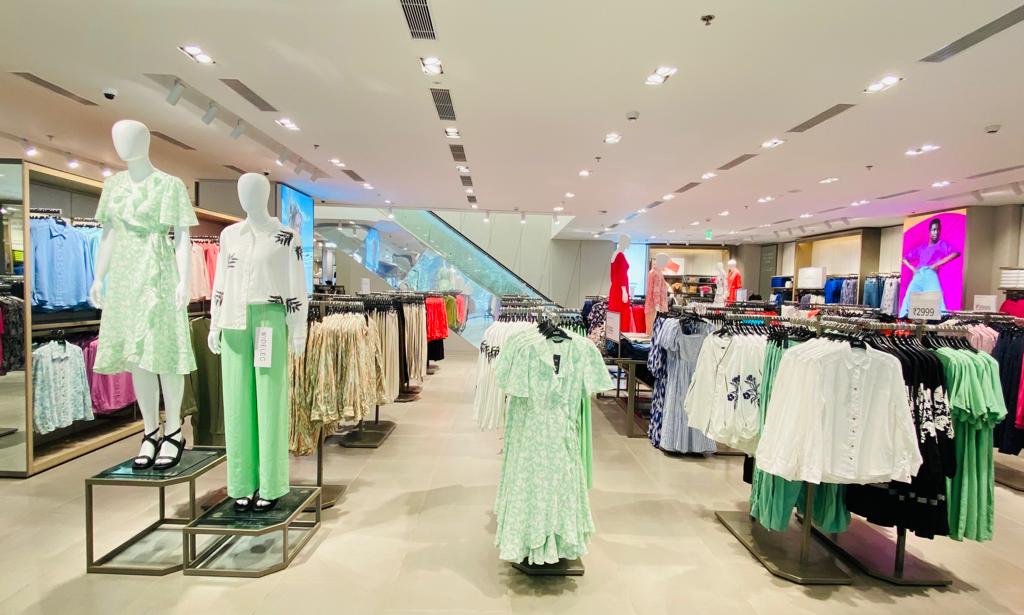 Marks & Spencer retail store exterior project by Chaudhary Enterprises (6)