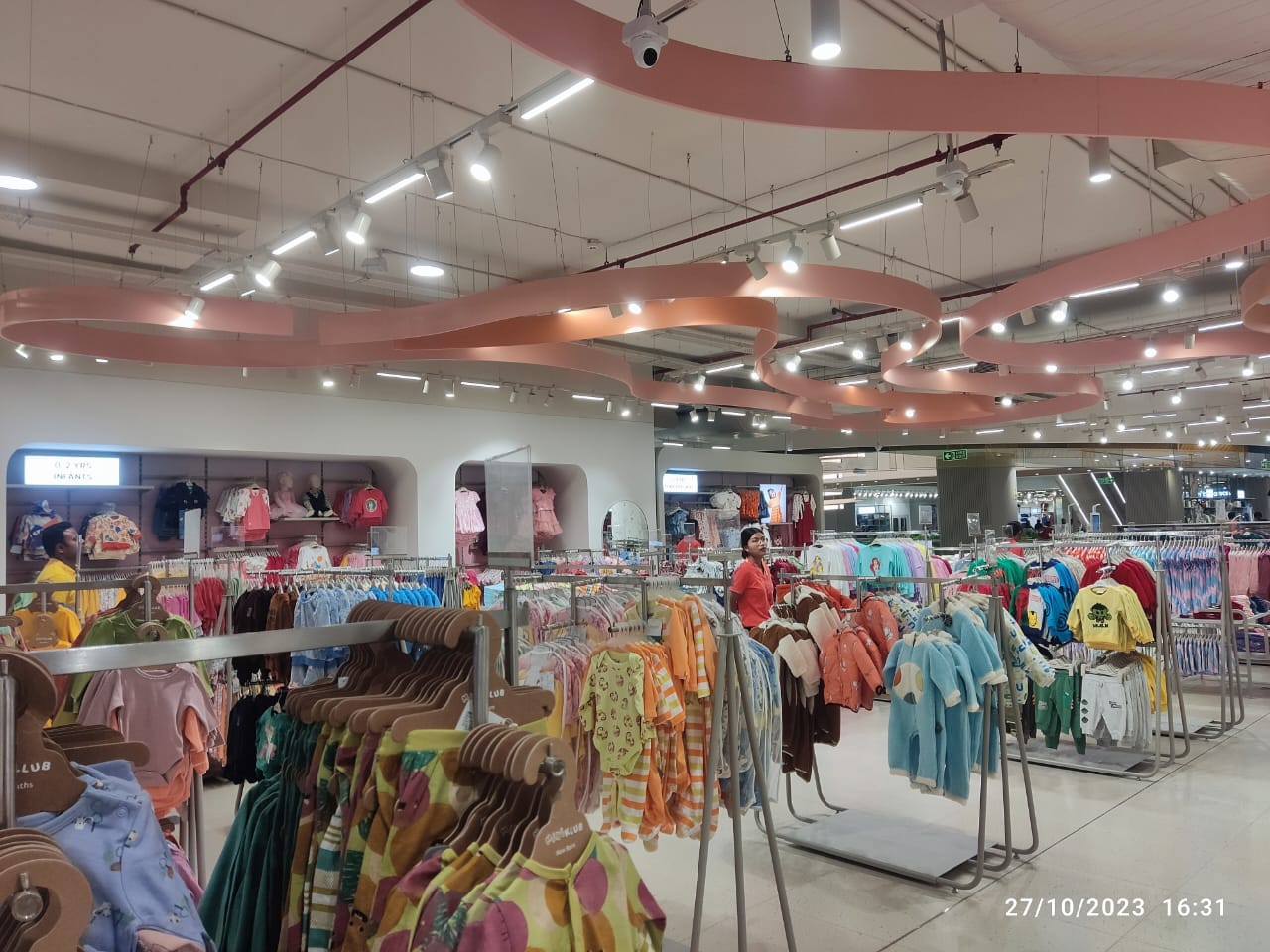 Pantaloons fashion retail store exterior project by Chaudhary Enterprises (11)