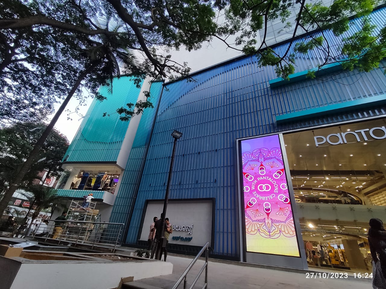 Pantaloons fashion retail store exterior project by Chaudhary Enterprises (17)
