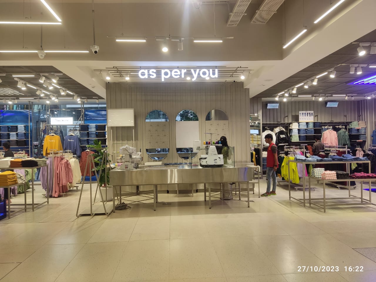 Pantaloons fashion retail store exterior project by Chaudhary Enterprises (18)