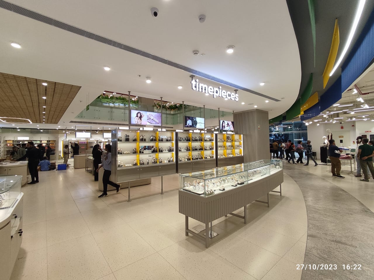 Pantaloons fashion retail store exterior project by Chaudhary Enterprises (19)