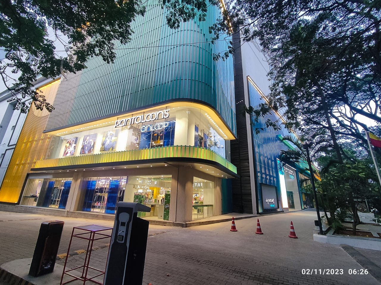 Pantaloons fashion retail store exterior project by Chaudhary Enterprises (2)
