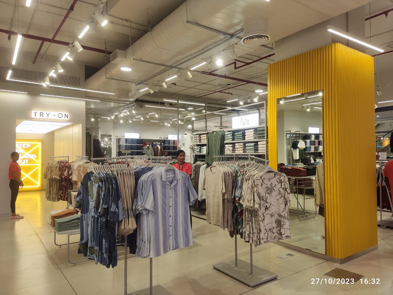Pantaloons fashion retail store exterior project by Chaudhary Enterprises (3)