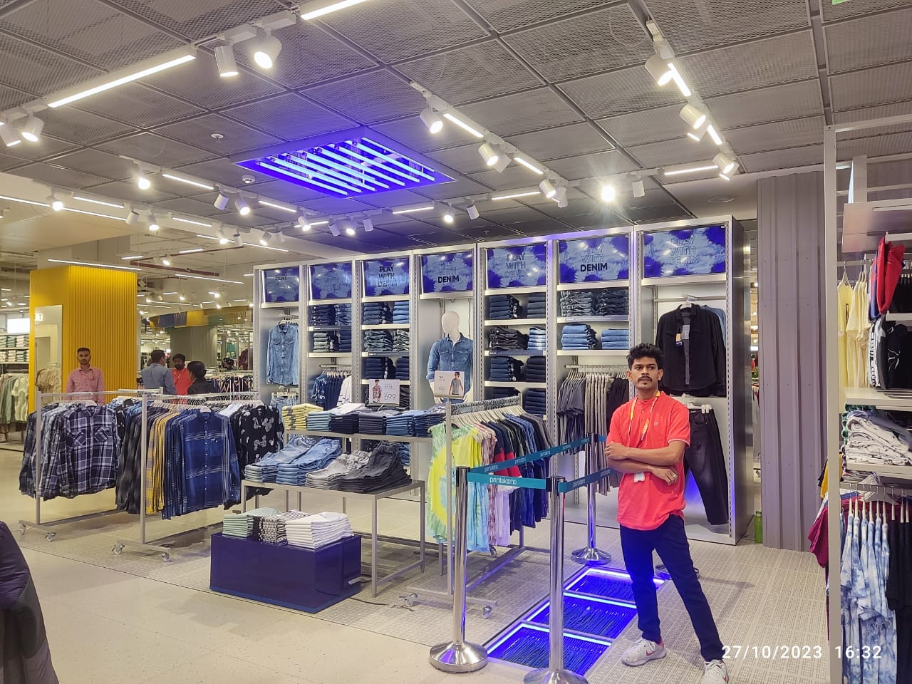 Pantaloons fashion retail store exterior project by Chaudhary Enterprises (8)